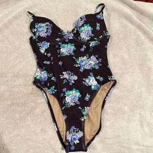 NWOT tags, but liner still in. Never worn. WEWOREWHAT 1 pc Floral swimsuit Small